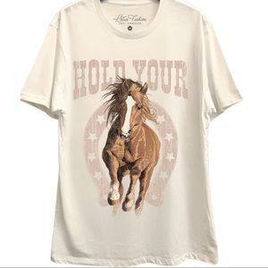 IVORY  HOLD YOUR HORSES GRAPHIC T-SHIRT
